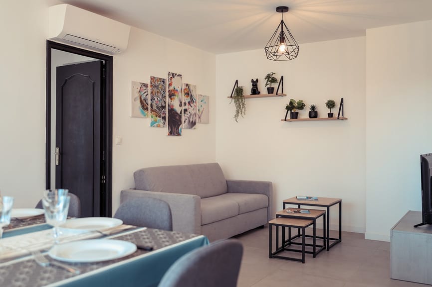 appart_vue_canapé - location appartement frejus
