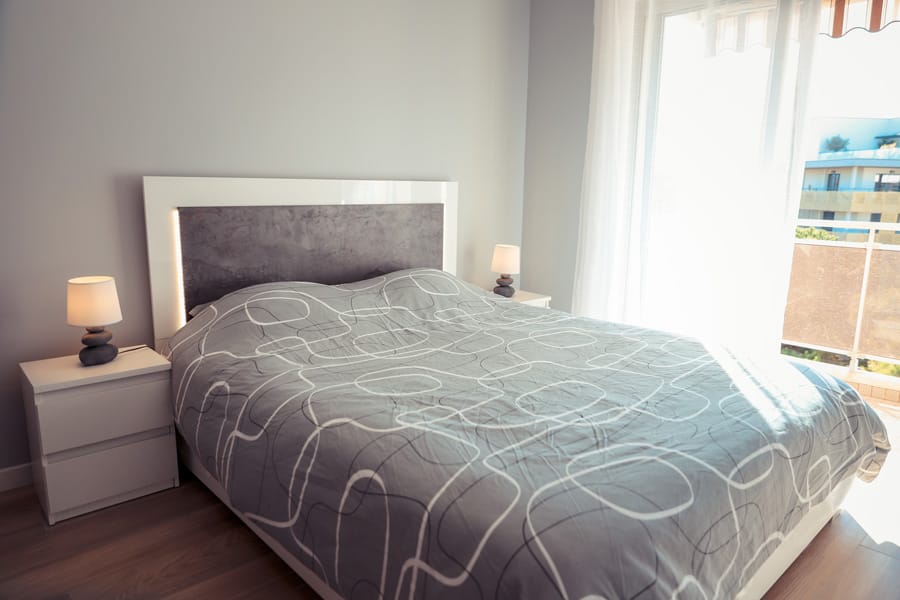 appart_vue_grande_chambre_lit - location appartement frejus