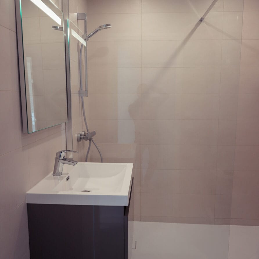 salle_de_bain_1 - location appartement frejus
